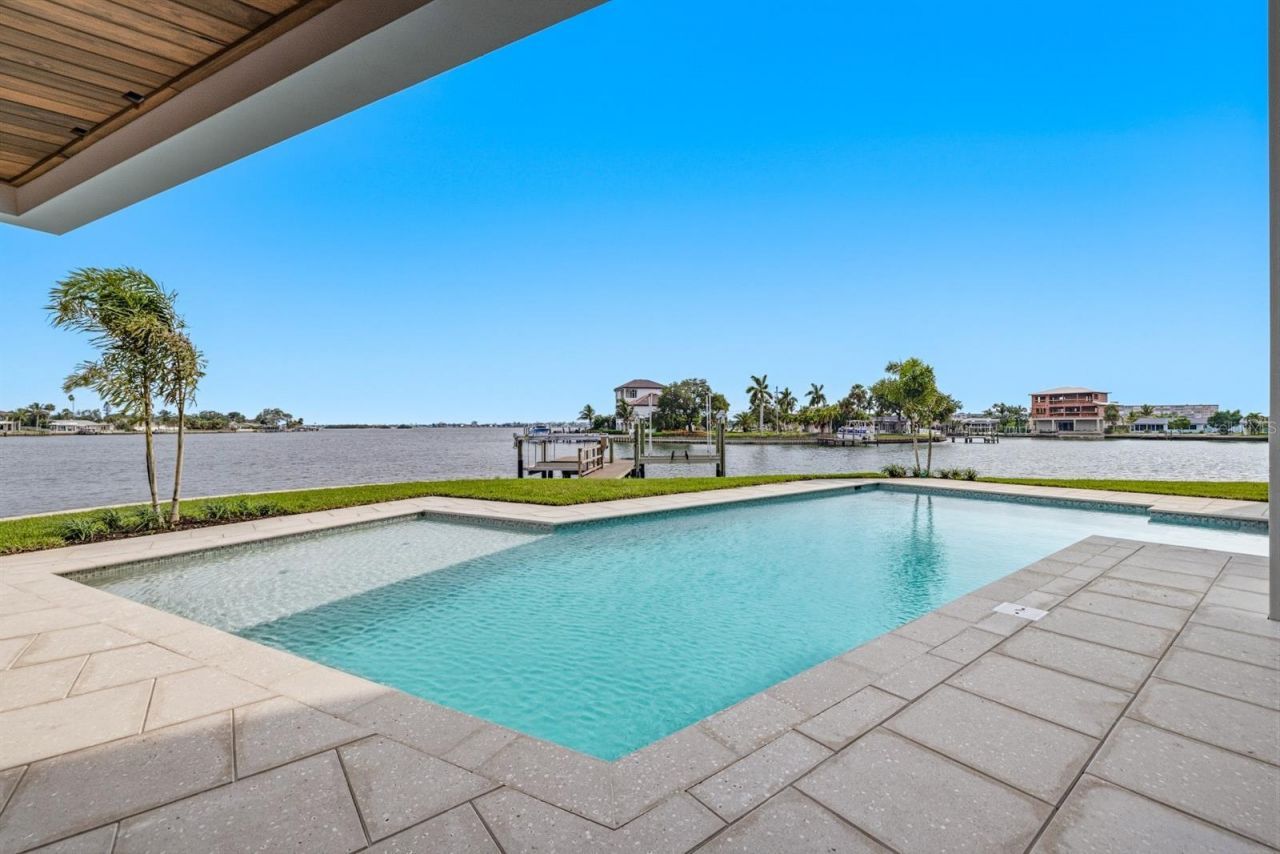 6503 Debbie Lane S, Saint Petersburg, FL 33707 Photo