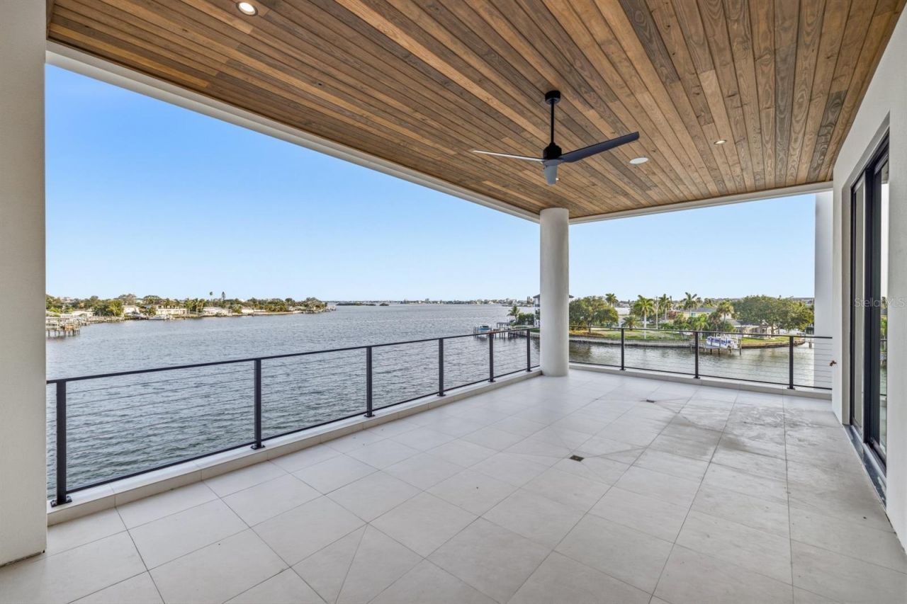 6503 Debbie Lane S, Saint Petersburg, FL 33707 Photo