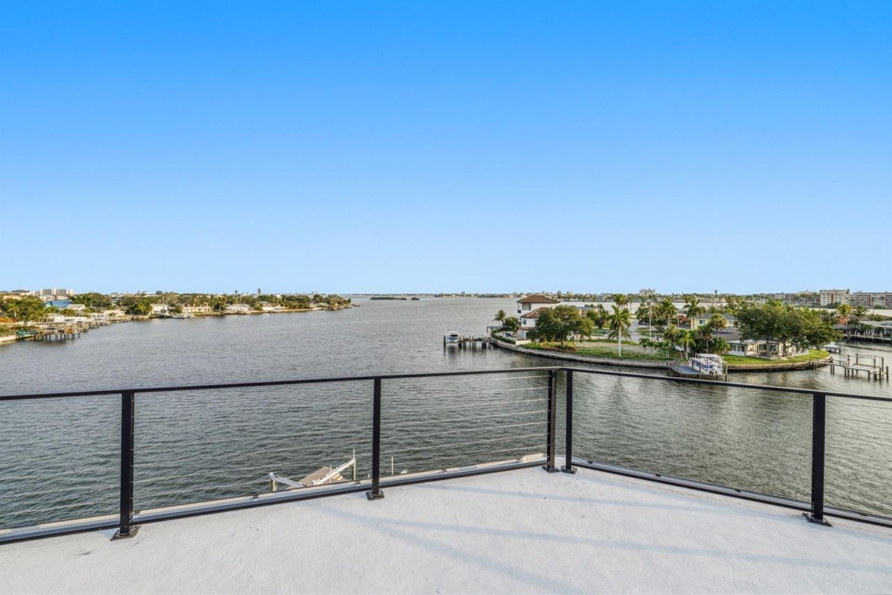 6503 Debbie Lane S, Saint Petersburg, FL 33707 Photo