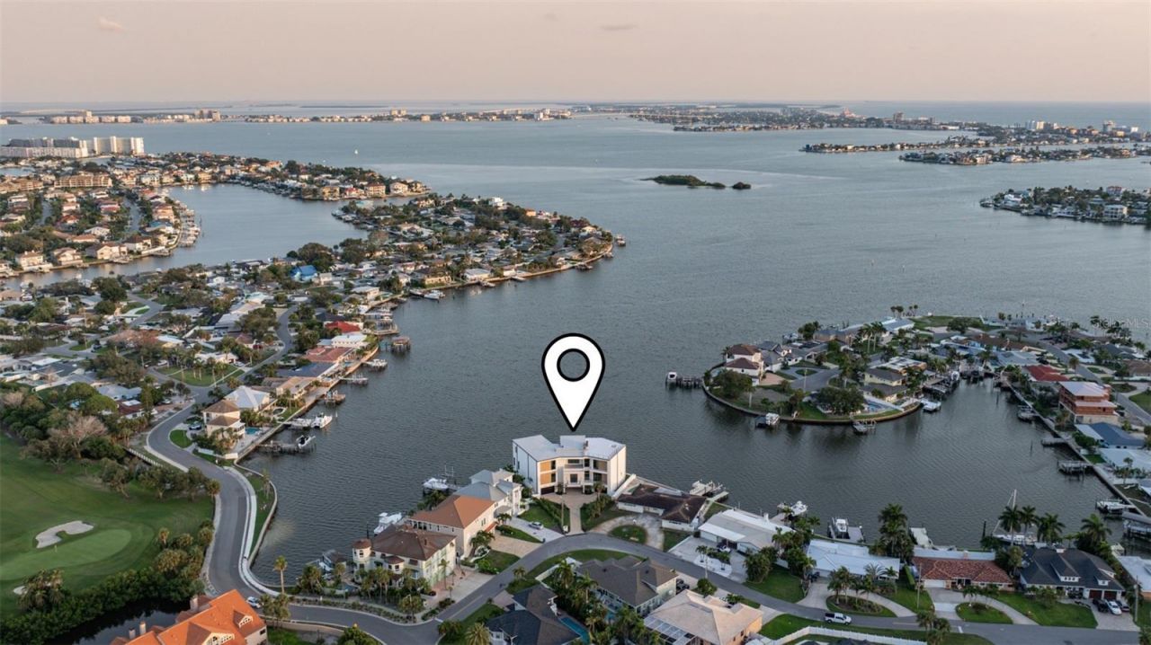 6503 Debbie Lane S, Saint Petersburg, FL 33707 Photo