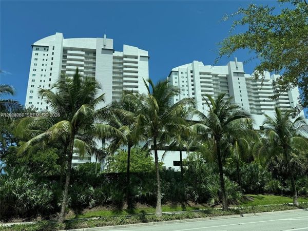 15051 Royal Oaks Ln, Unit 701, North Miami, FL 33181