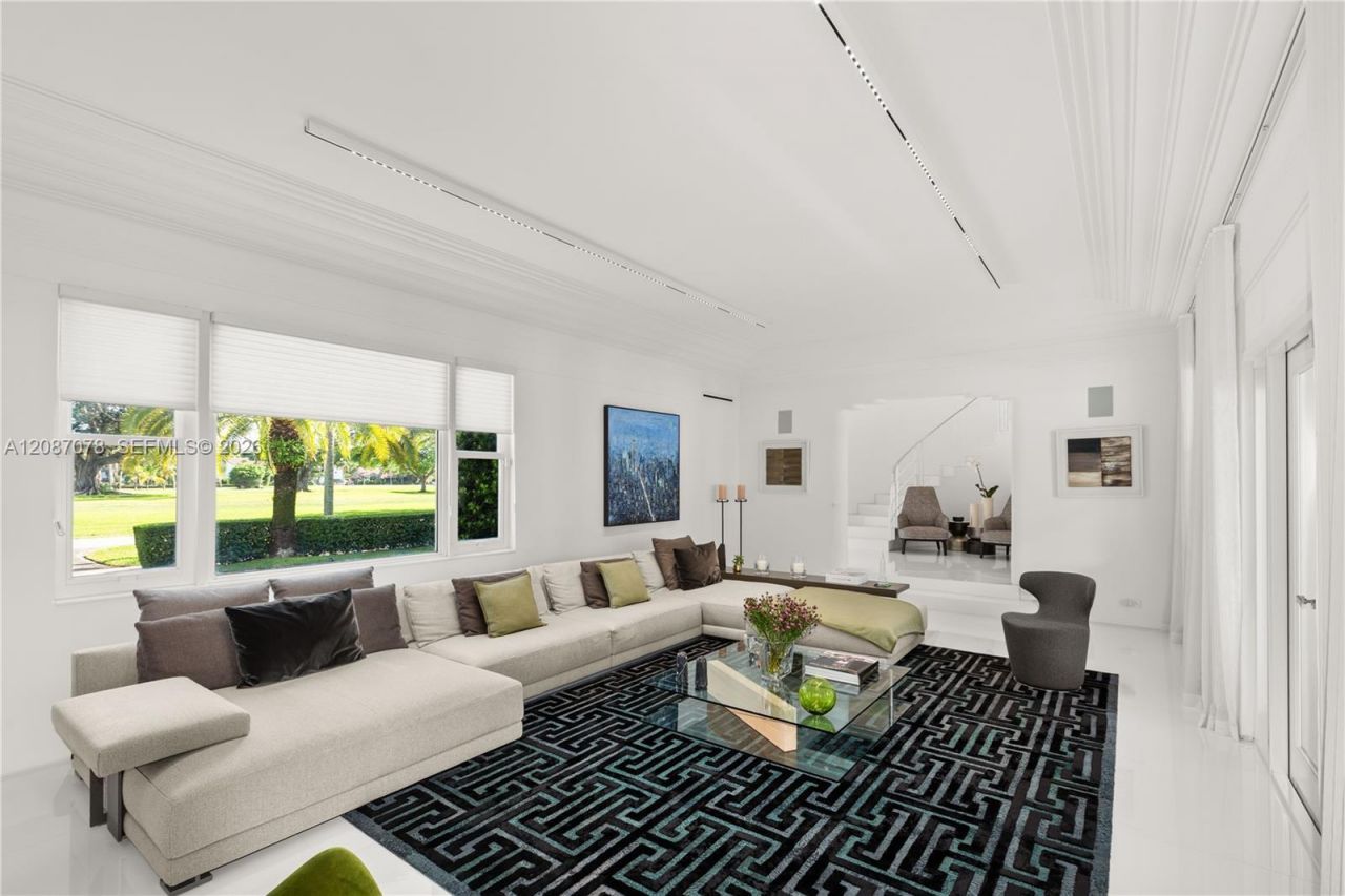 1261 N Greenway Dr, Coral Gables, FL 33134 Photo