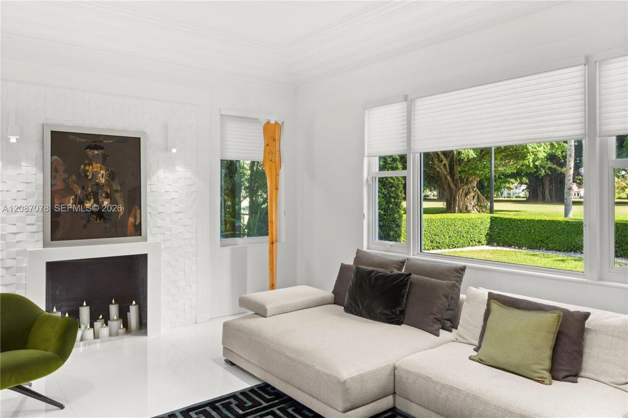 1261 N Greenway Dr, Coral Gables, FL 33134 Photo