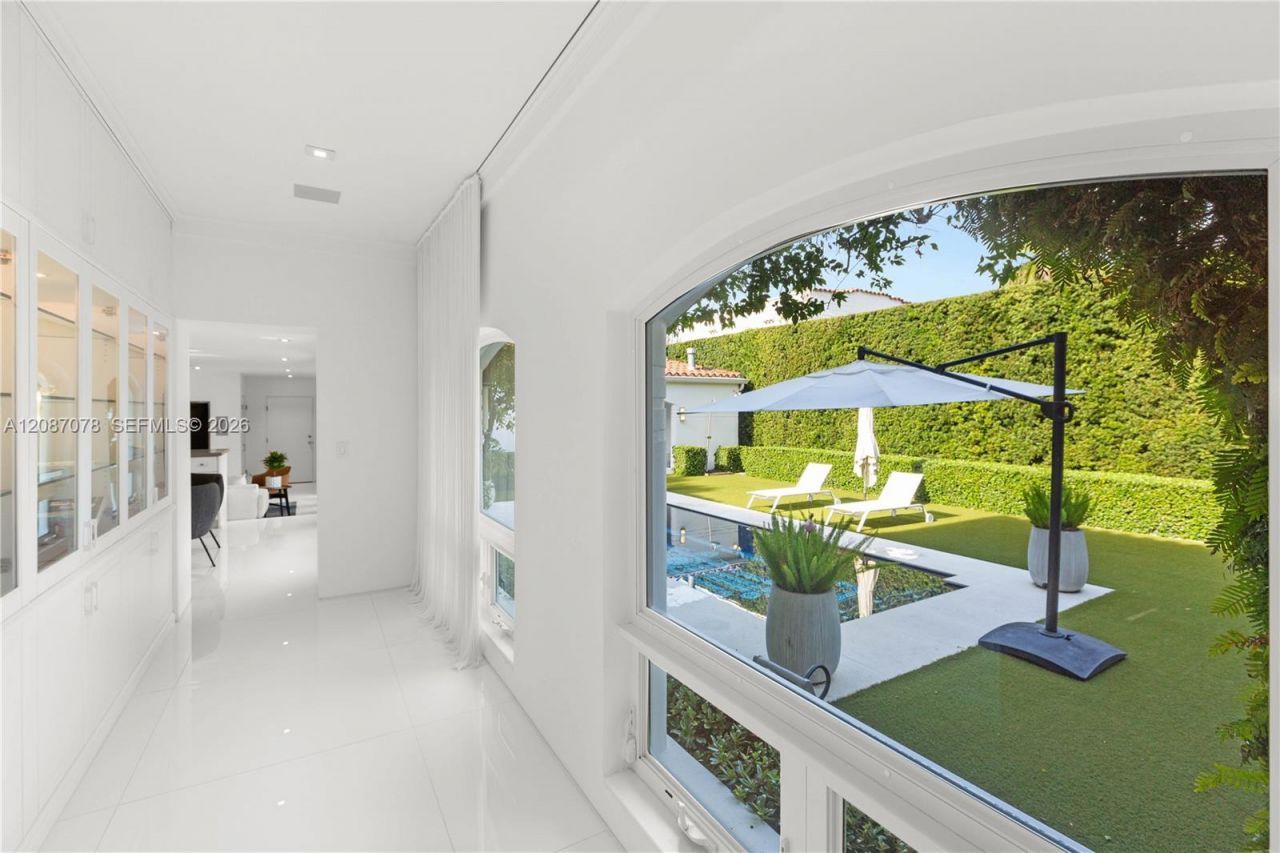 1261 N Greenway Dr, Coral Gables, FL 33134 Photo