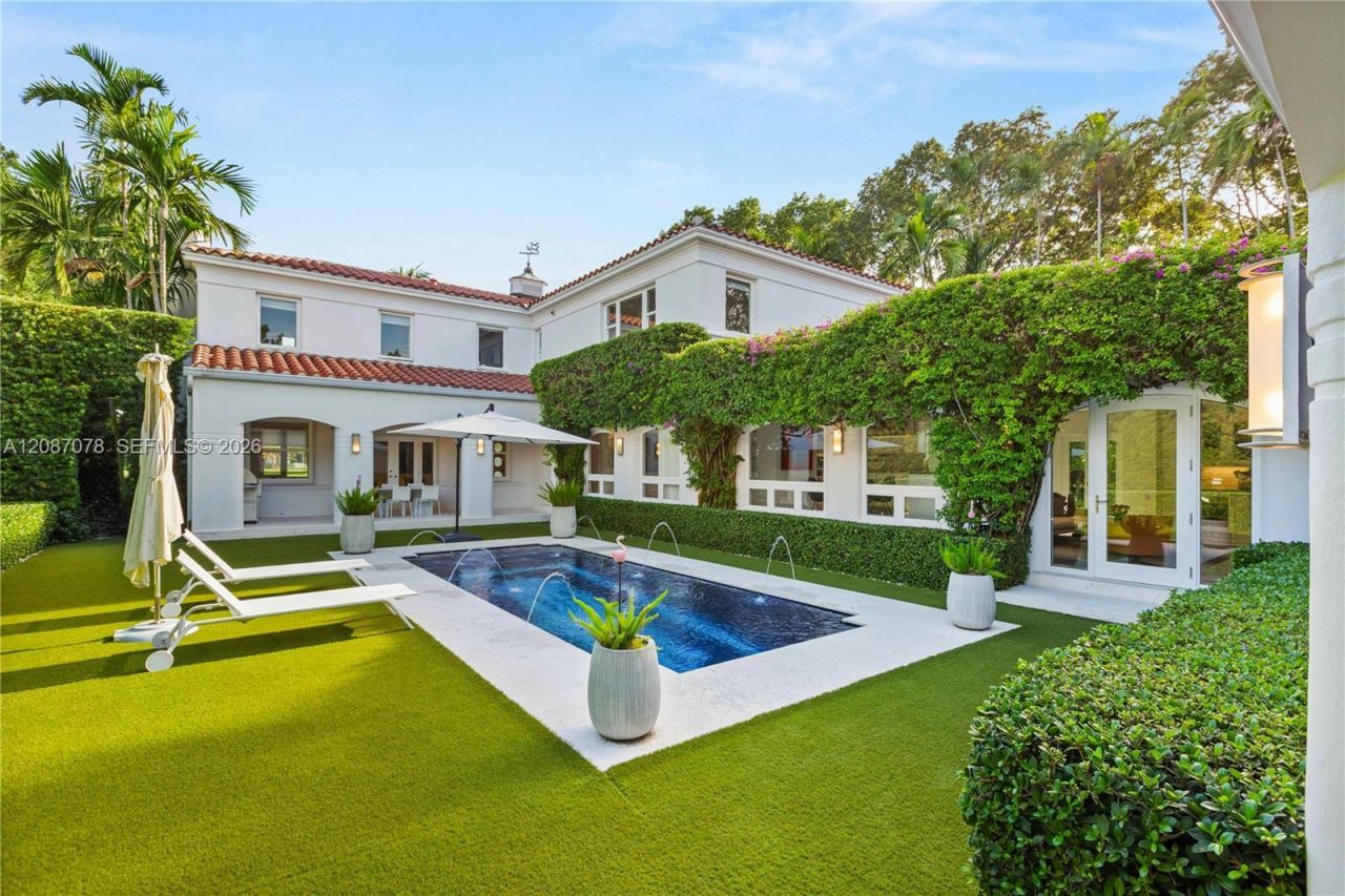 1261 N Greenway Dr, Coral Gables, FL 33134 Photo