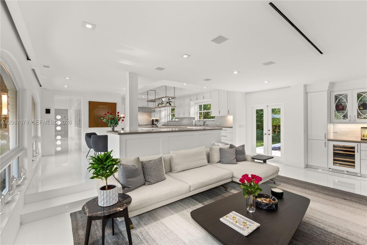1261 N Greenway Dr, Coral Gables, FL 33134 Photo