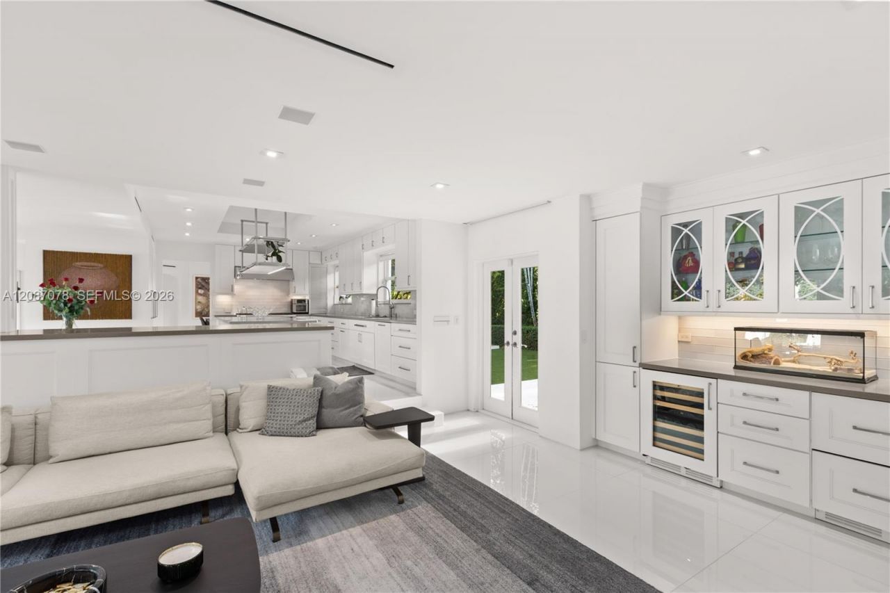 1261 N Greenway Dr, Coral Gables, FL 33134 Photo