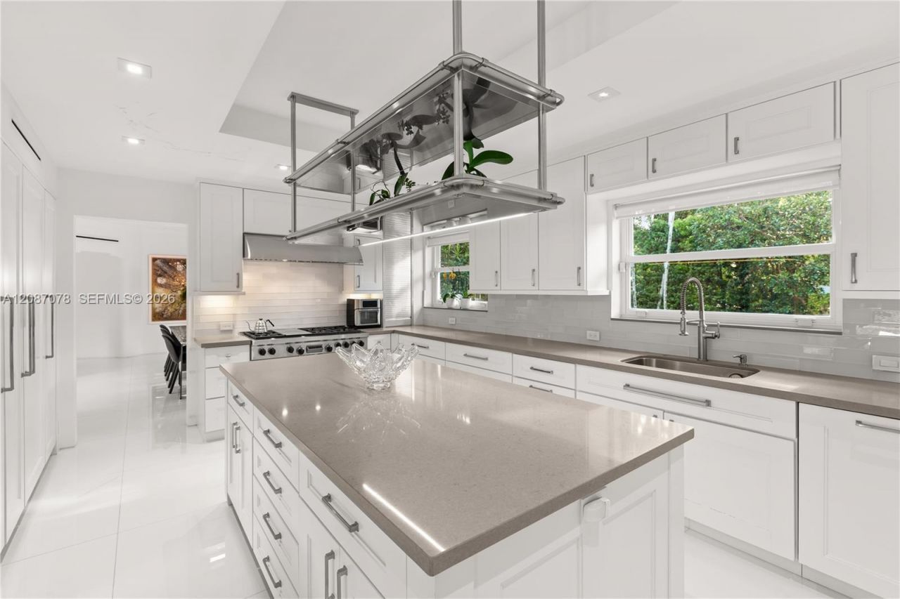 1261 N Greenway Dr, Coral Gables, FL 33134 Photo