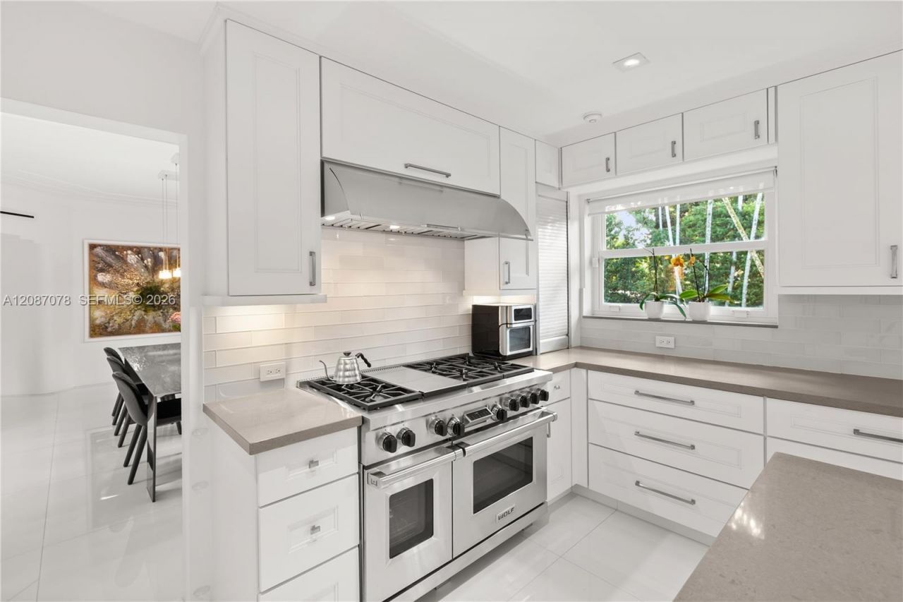 1261 N Greenway Dr, Coral Gables, FL 33134 Photo