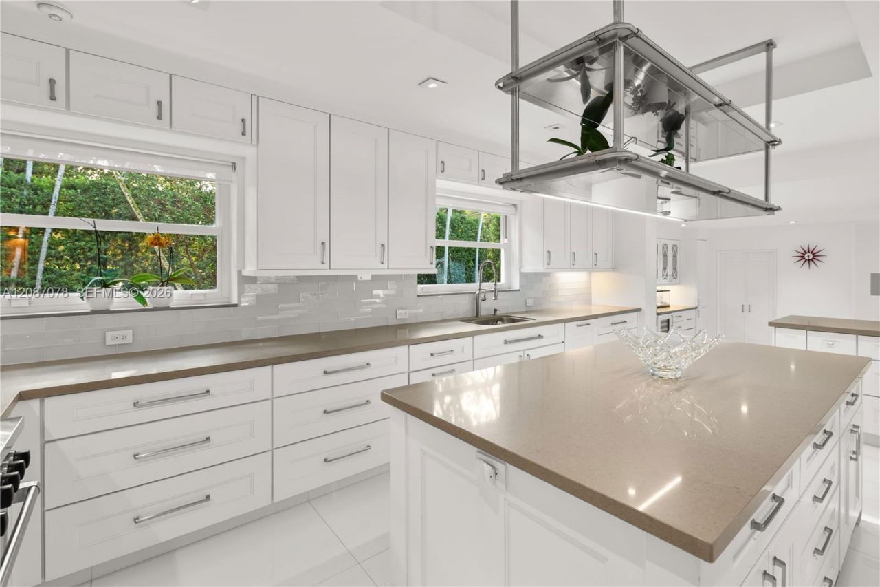 1261 N Greenway Dr, Coral Gables, FL 33134 Photo