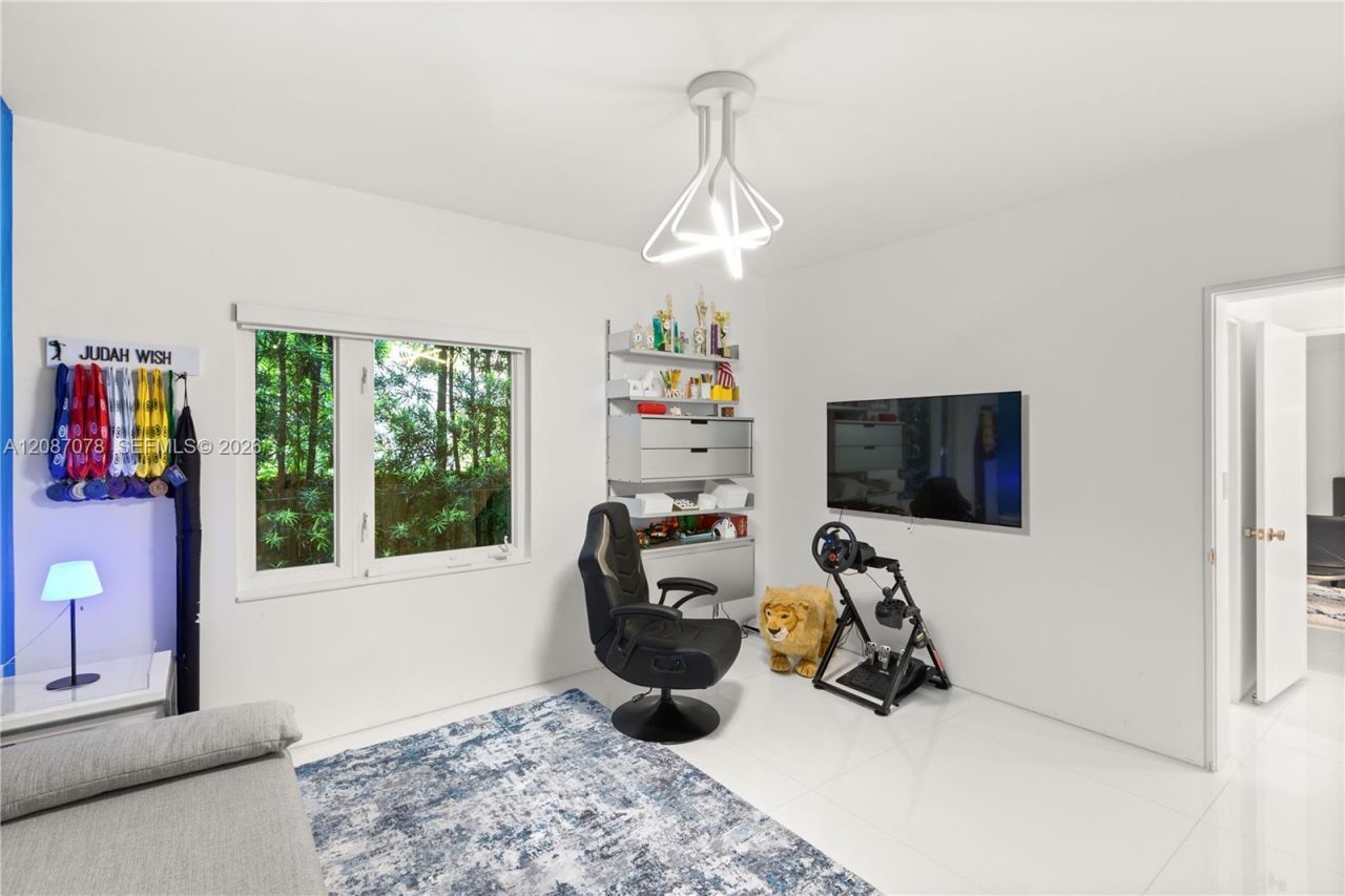 1261 N Greenway Dr, Coral Gables, FL 33134 Photo
