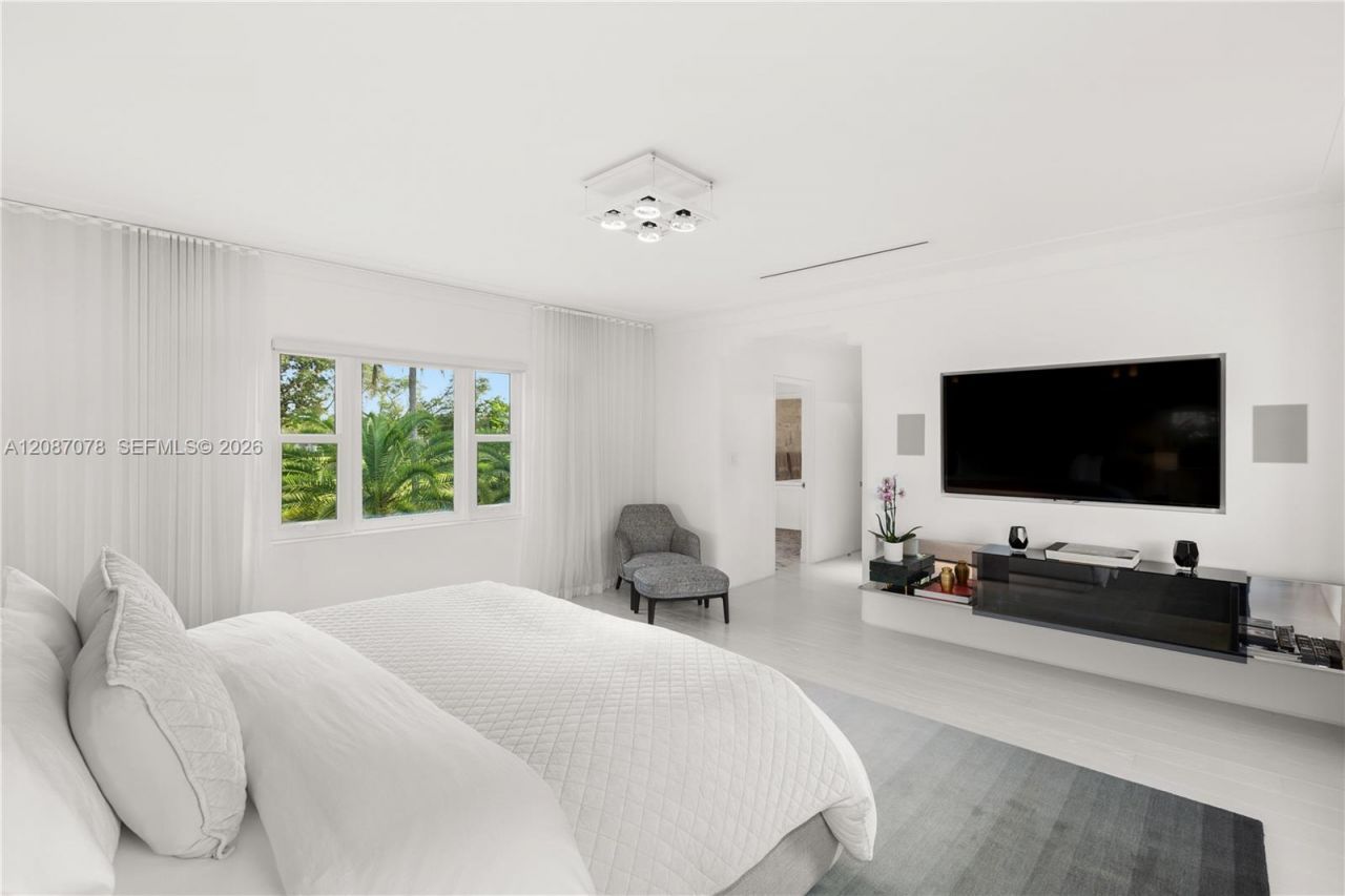 1261 N Greenway Dr, Coral Gables, FL 33134 Photo