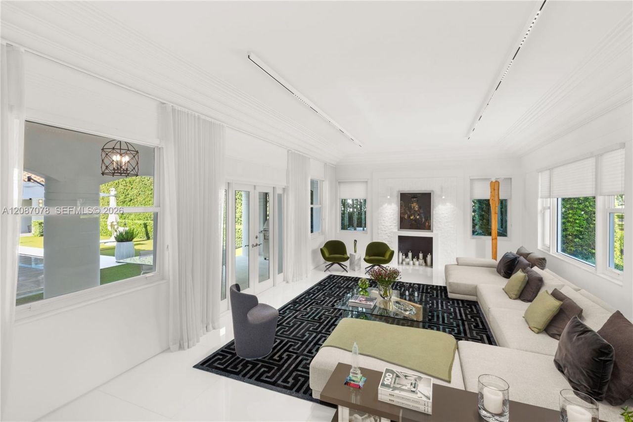 1261 N Greenway Dr, Coral Gables, FL 33134 Photo
