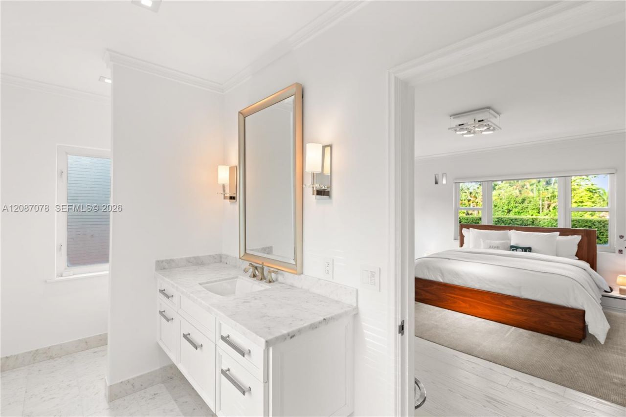 1261 N Greenway Dr, Coral Gables, FL 33134 Photo