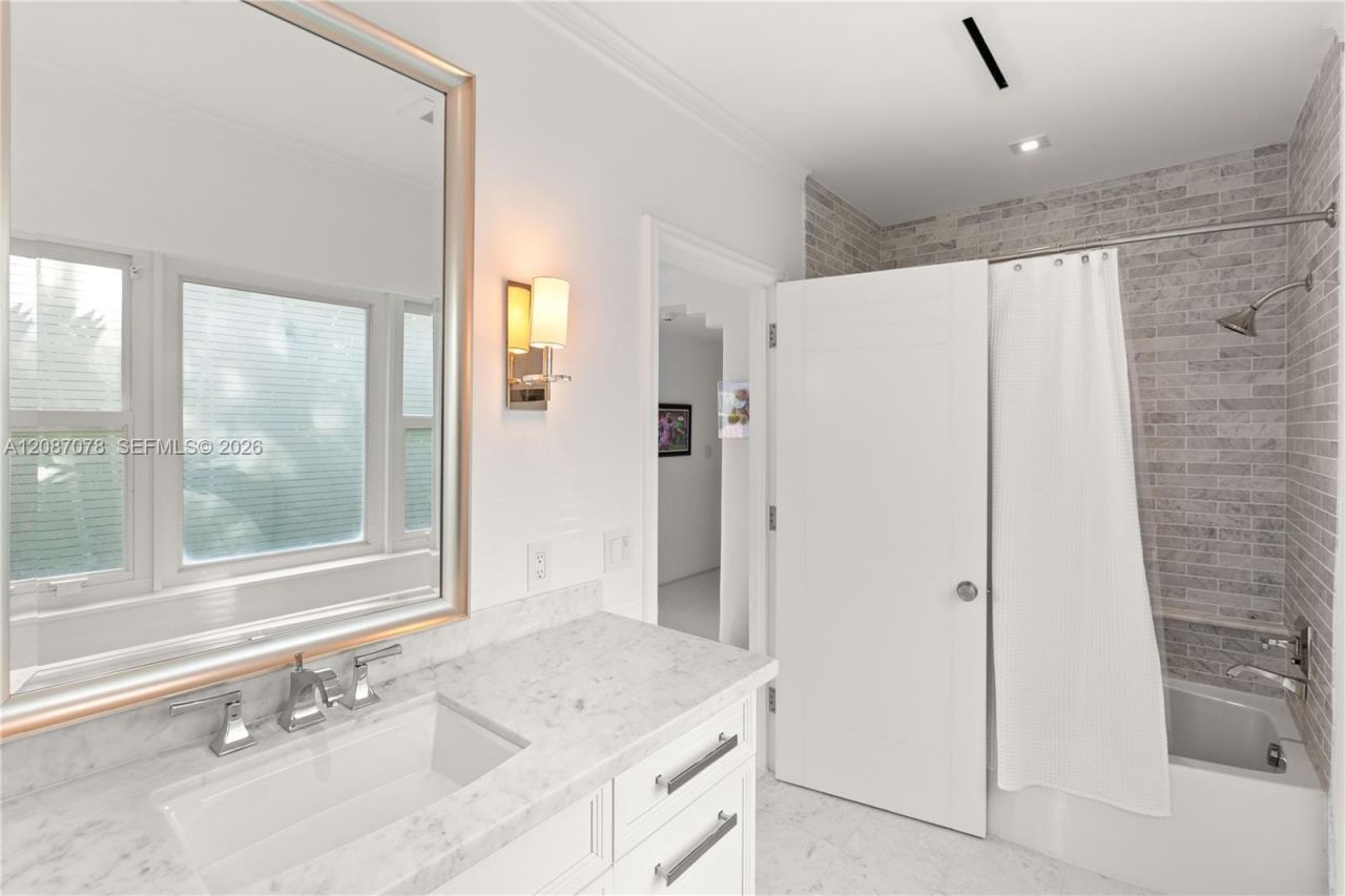 1261 N Greenway Dr, Coral Gables, FL 33134 Photo