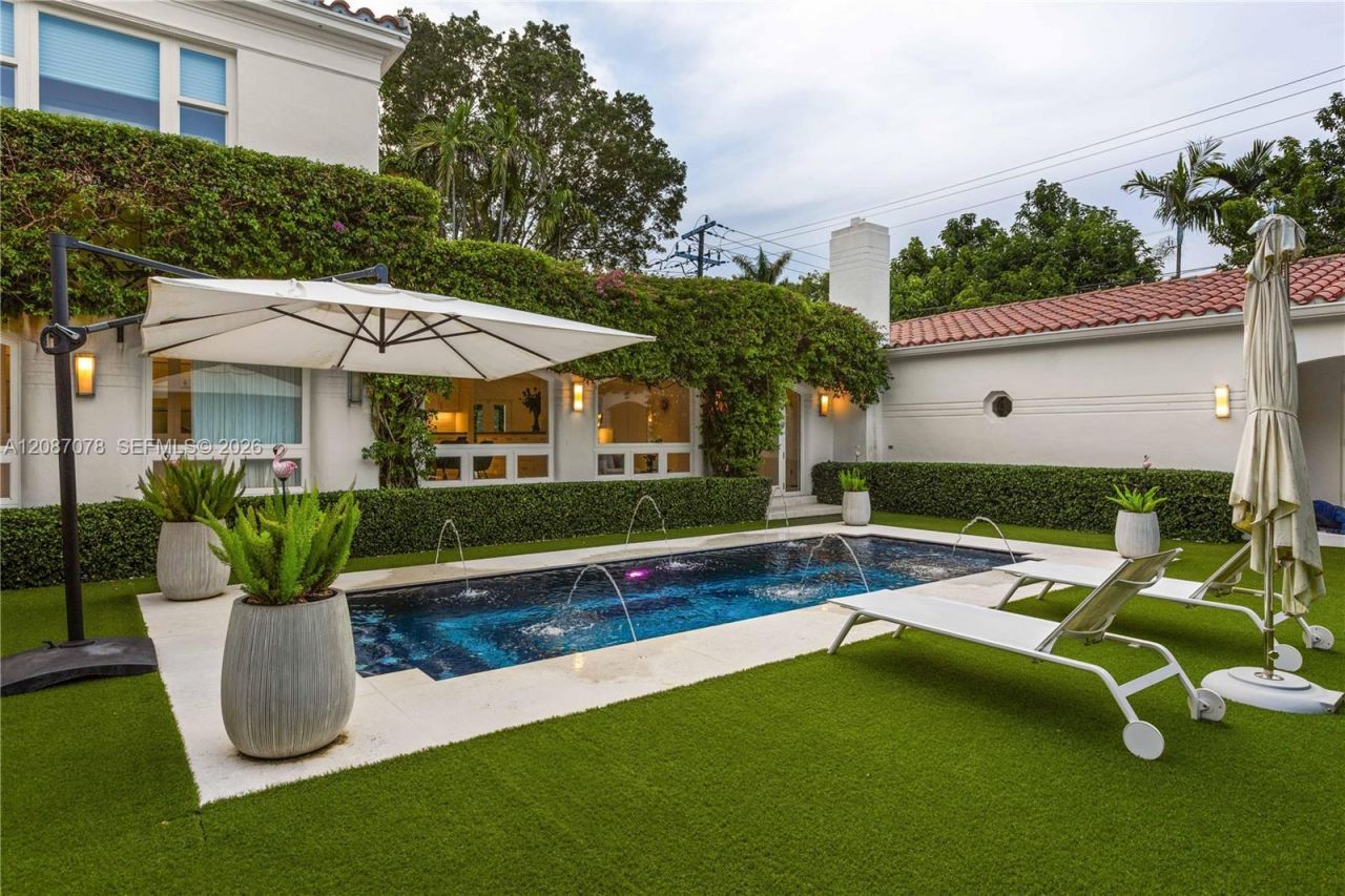 1261 N Greenway Dr, Coral Gables, FL 33134 Photo