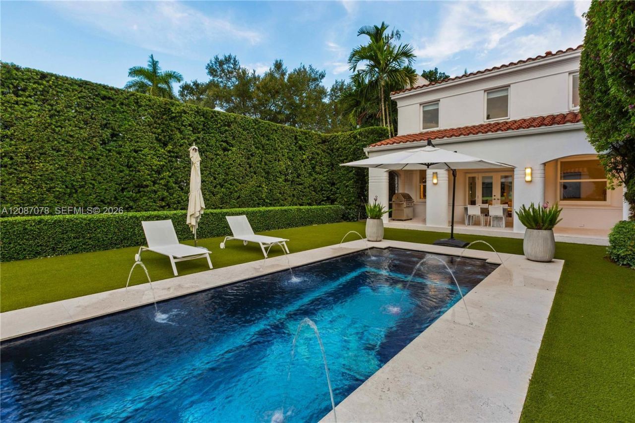 1261 N Greenway Dr, Coral Gables, FL 33134 Photo