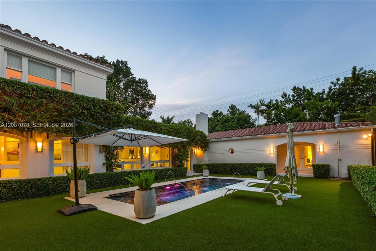 1261 N Greenway Dr, Coral Gables, FL 33134 Photo