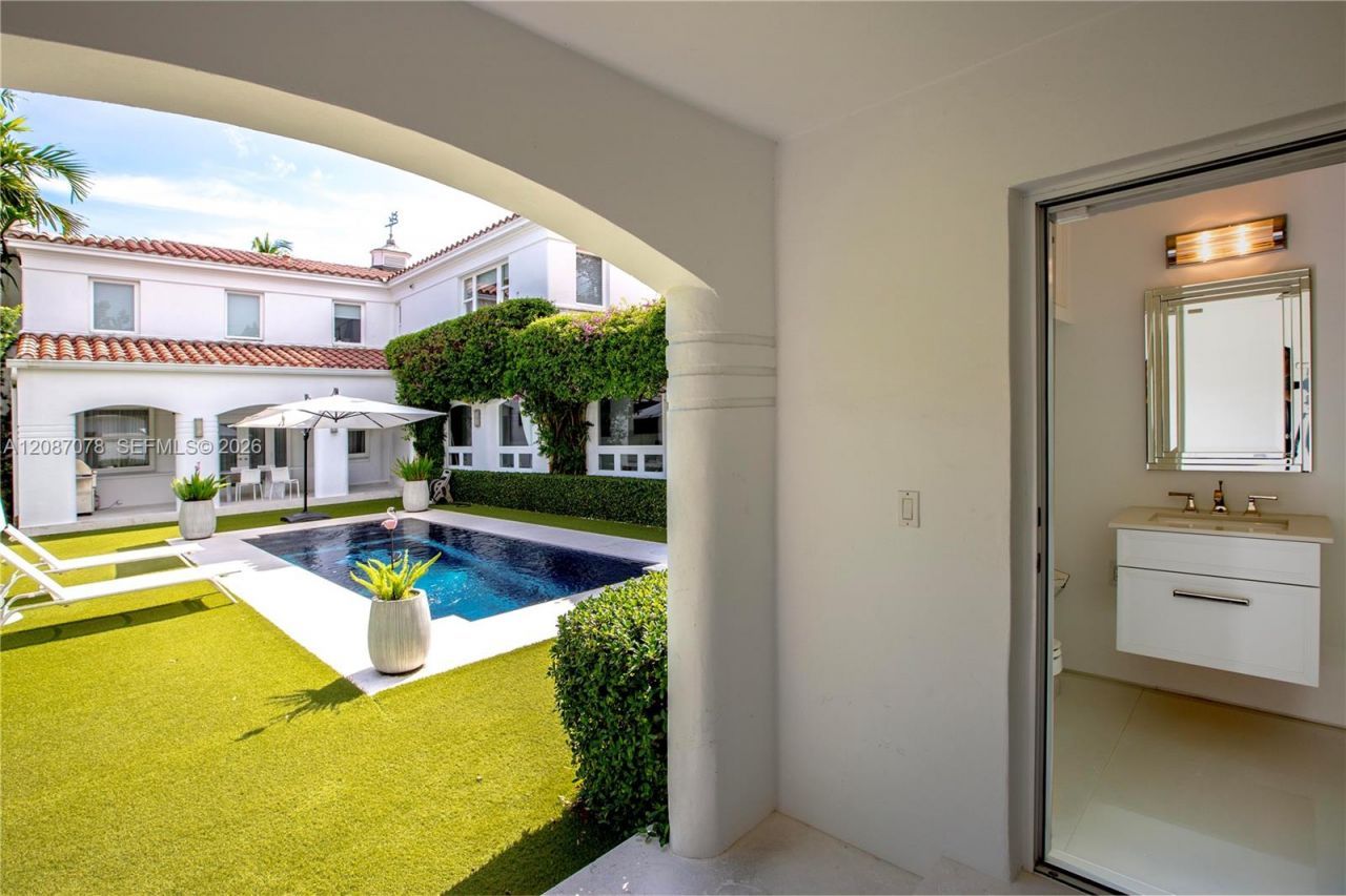 1261 N Greenway Dr, Coral Gables, FL 33134 Photo