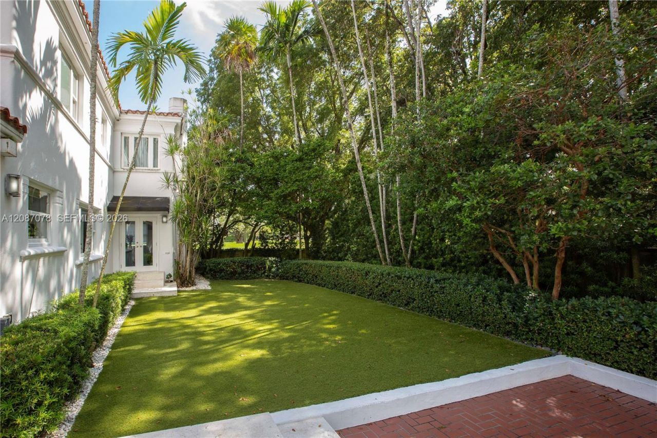 1261 N Greenway Dr, Coral Gables, FL 33134 Photo