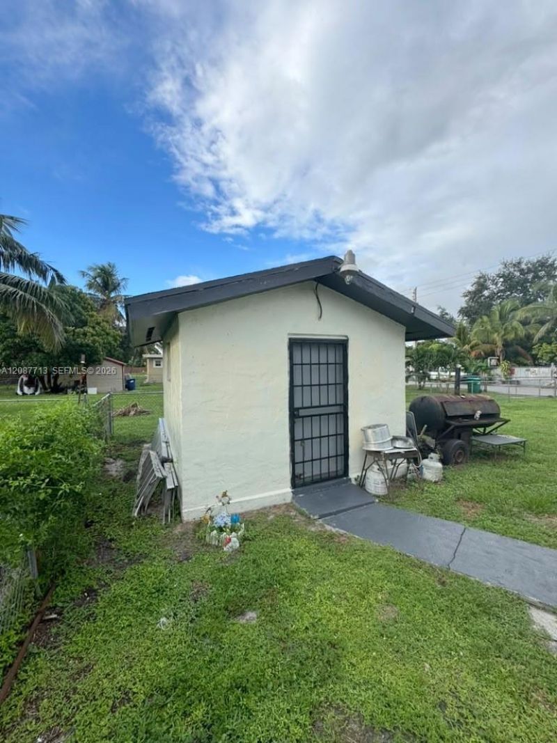 2101 NW 87th St, Miami, FL 33147 Photo