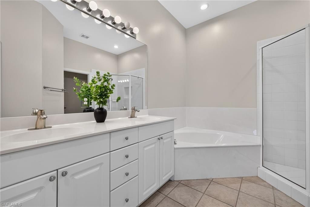 5015 Marina Cove Dr, Unit 203, Naples, FL 34112 Photo