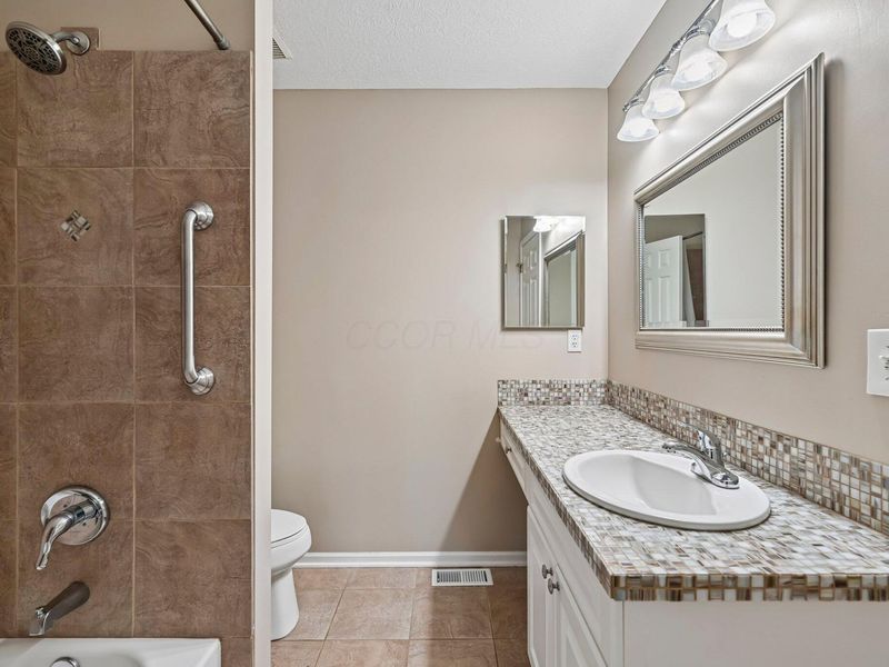 6423 Upper Lake Circle , Westerville, OH 43082 Photo 41