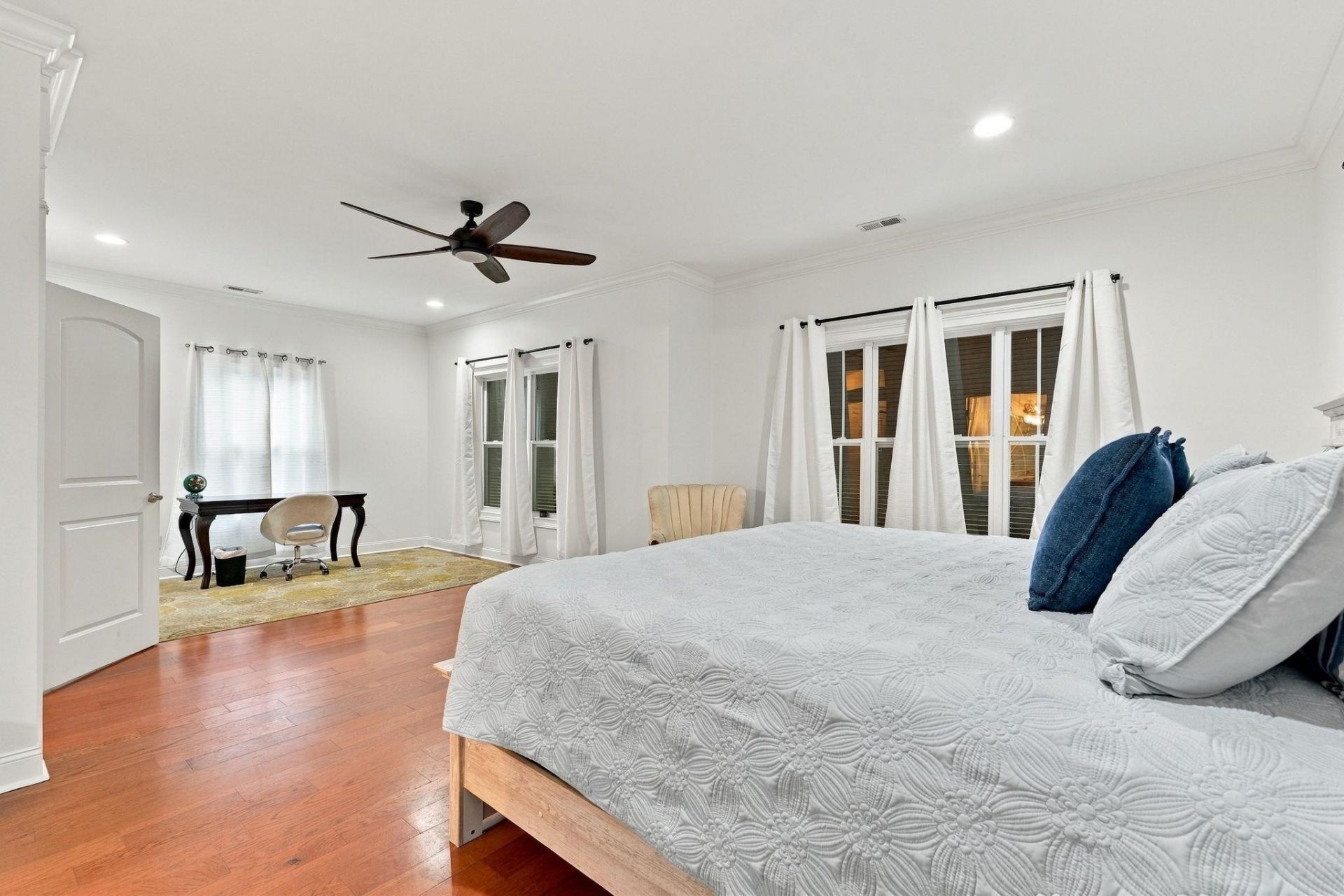 587 Sunnyside Ave. Photo 14