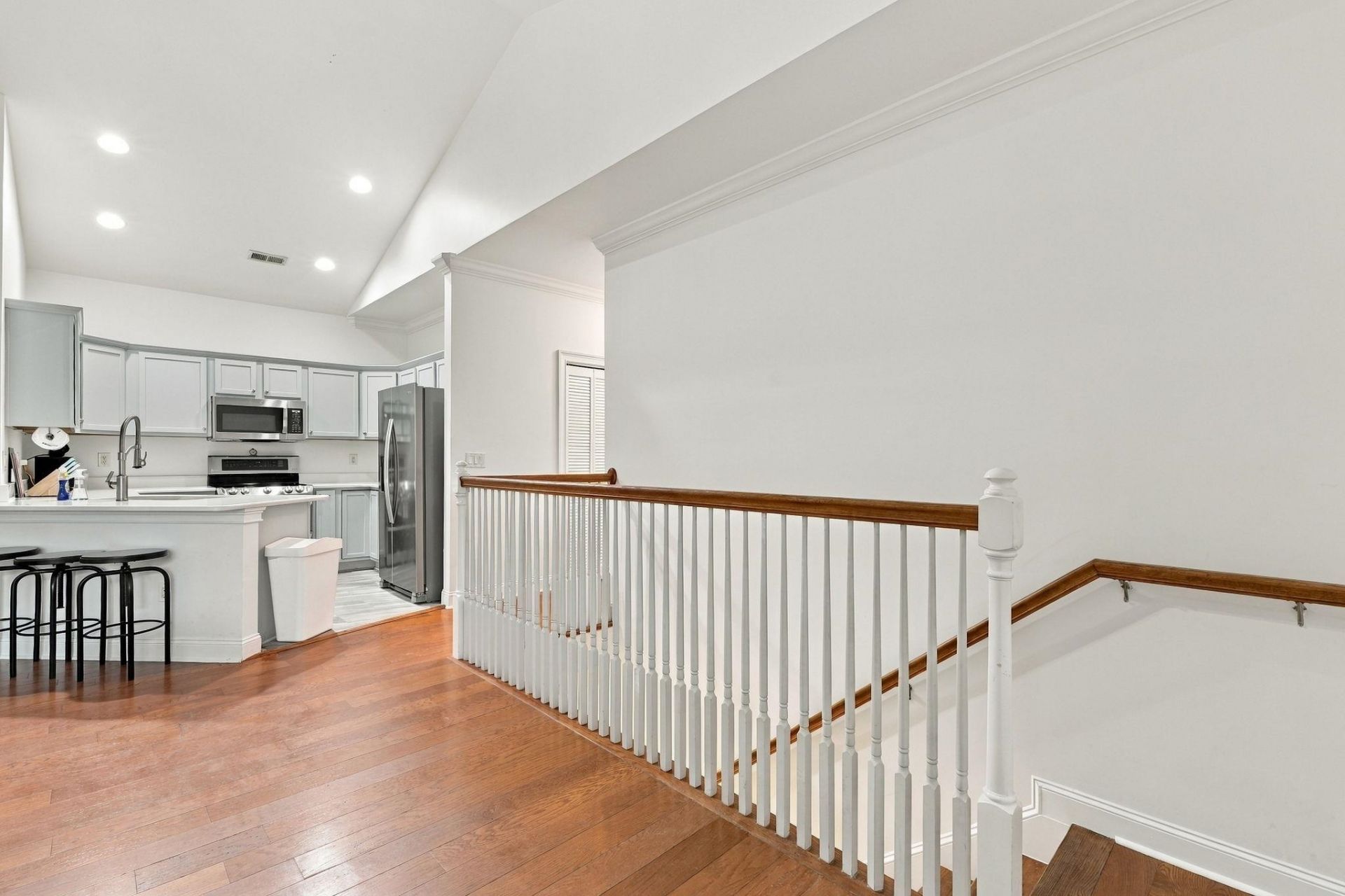 587 Sunnyside Ave. Photo 19