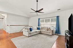 587 Sunnyside Ave. photo 4