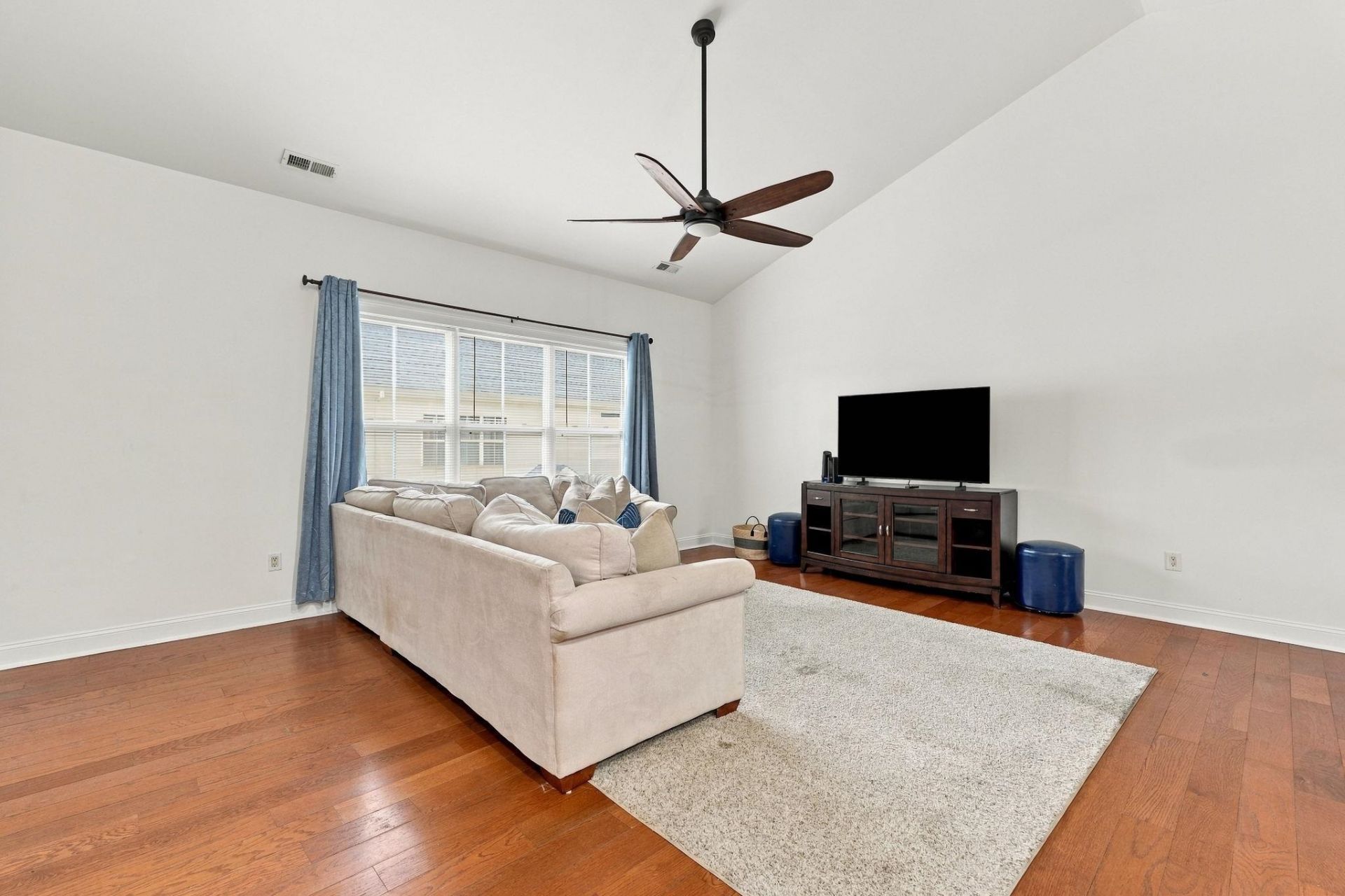 587 Sunnyside Ave. Photo 6