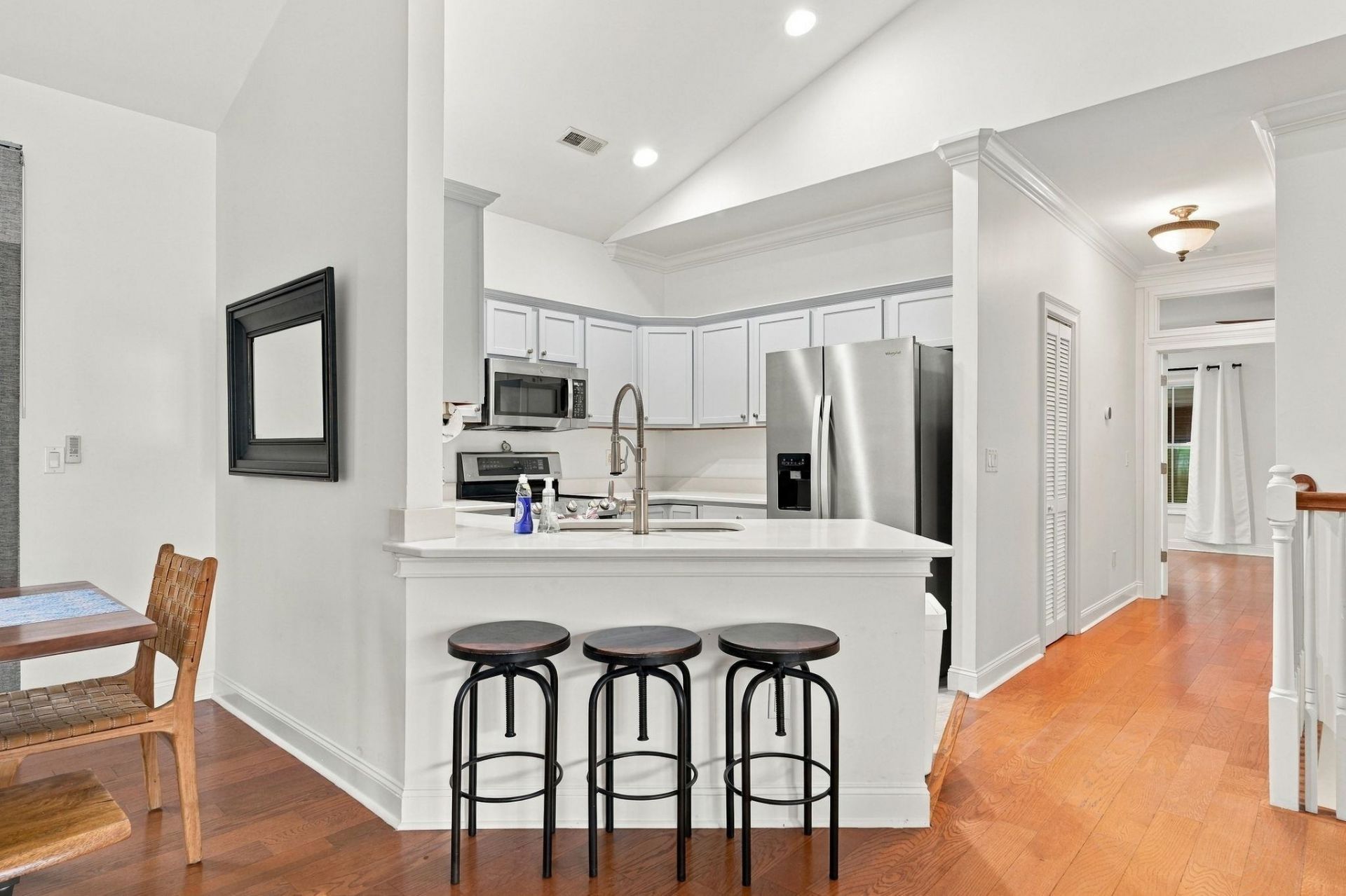587 Sunnyside Ave. Photo 8