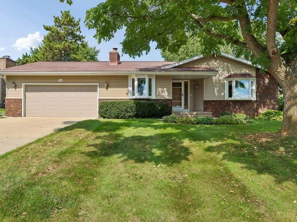 121 Winston Way, Waunakee, WI 53597