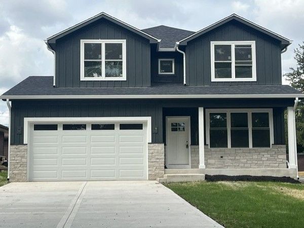 100 E Adams Avenue, Villa Park, IL 60181