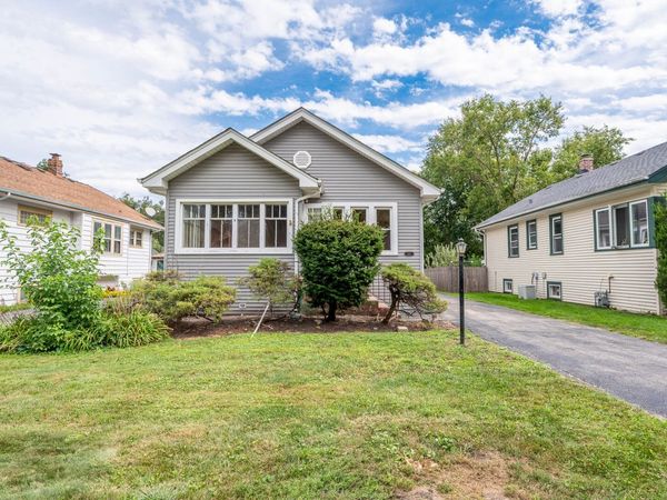 527 S Summit Avenue , Villa Park, IL 60181