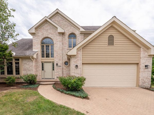 1304 Champagne Court, Naperville, IL 60563