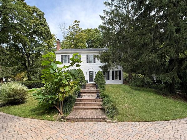 195 Cove Road, Laurel Hollow, NY 11771
