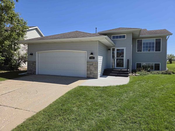 3729 Ithaca Avenue , Spirit Lake, IA 51360