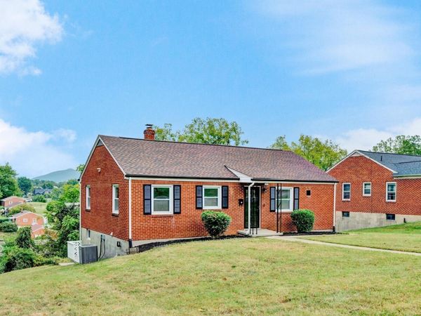 2811 Ordway DR NW, Roanoke, VA 24017