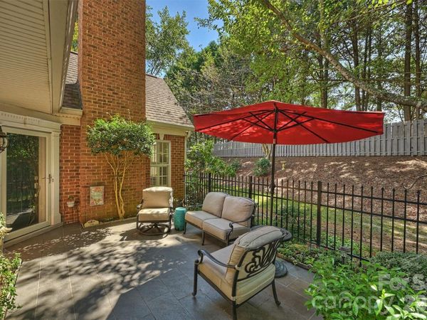 7418 Hurstbourne Green Drive, Charlotte, NC 28277