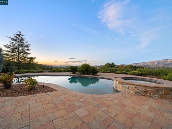300 Oak View Ter, Danville, CA 94526