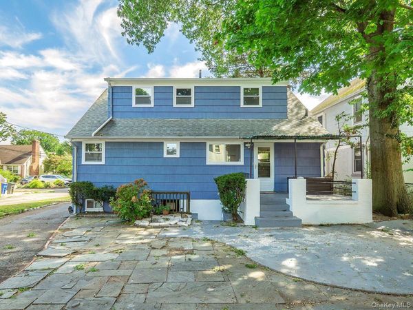 19 Elm Street, Greenvale, NY 11548