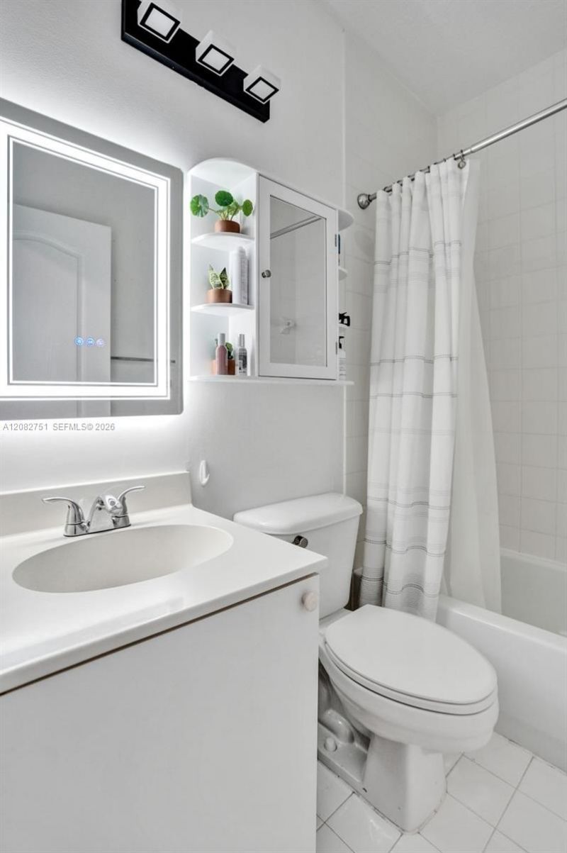 220 Riverwalk Cir, Sunrise, FL 33326 Photo