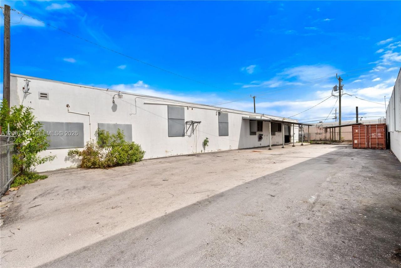 1050 E 24th St, Hialeah, FL 33013 Photo