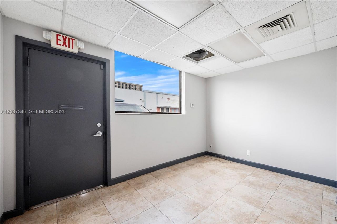 1050 E 24th St, Hialeah, FL 33013 Photo