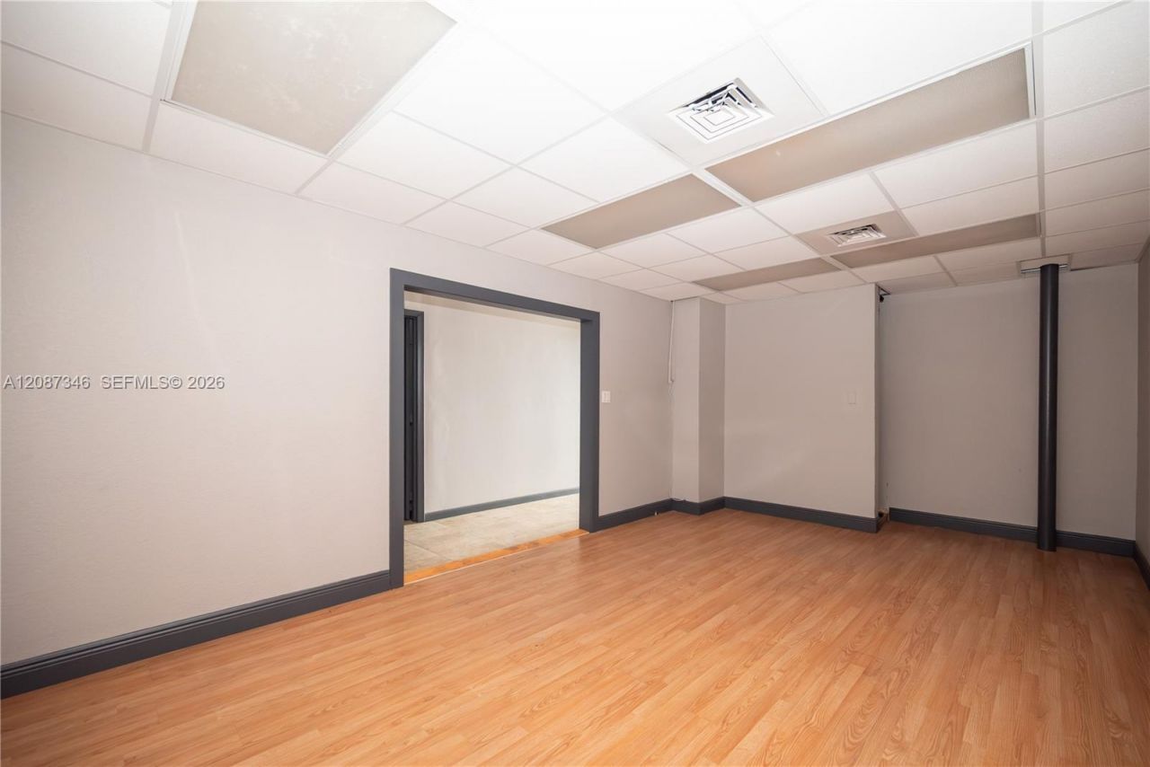 1050 E 24th St, Hialeah, FL 33013 Photo