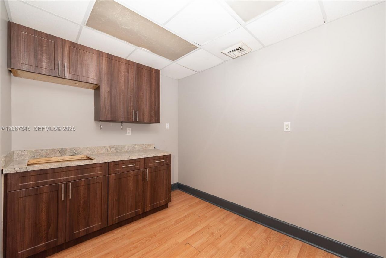 1050 E 24th St, Hialeah, FL 33013 Photo