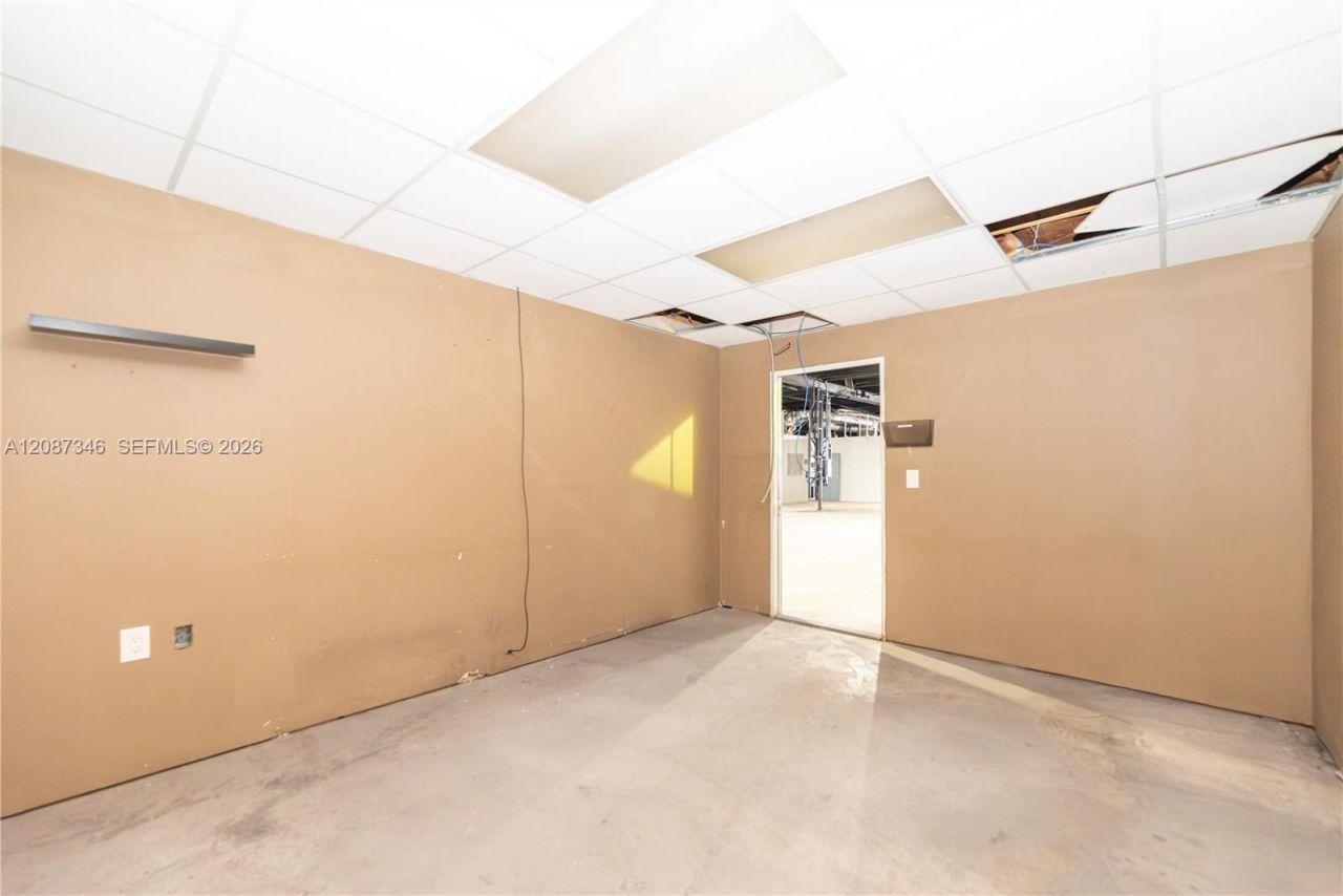 1050 E 24th St, Hialeah, FL 33013 Photo