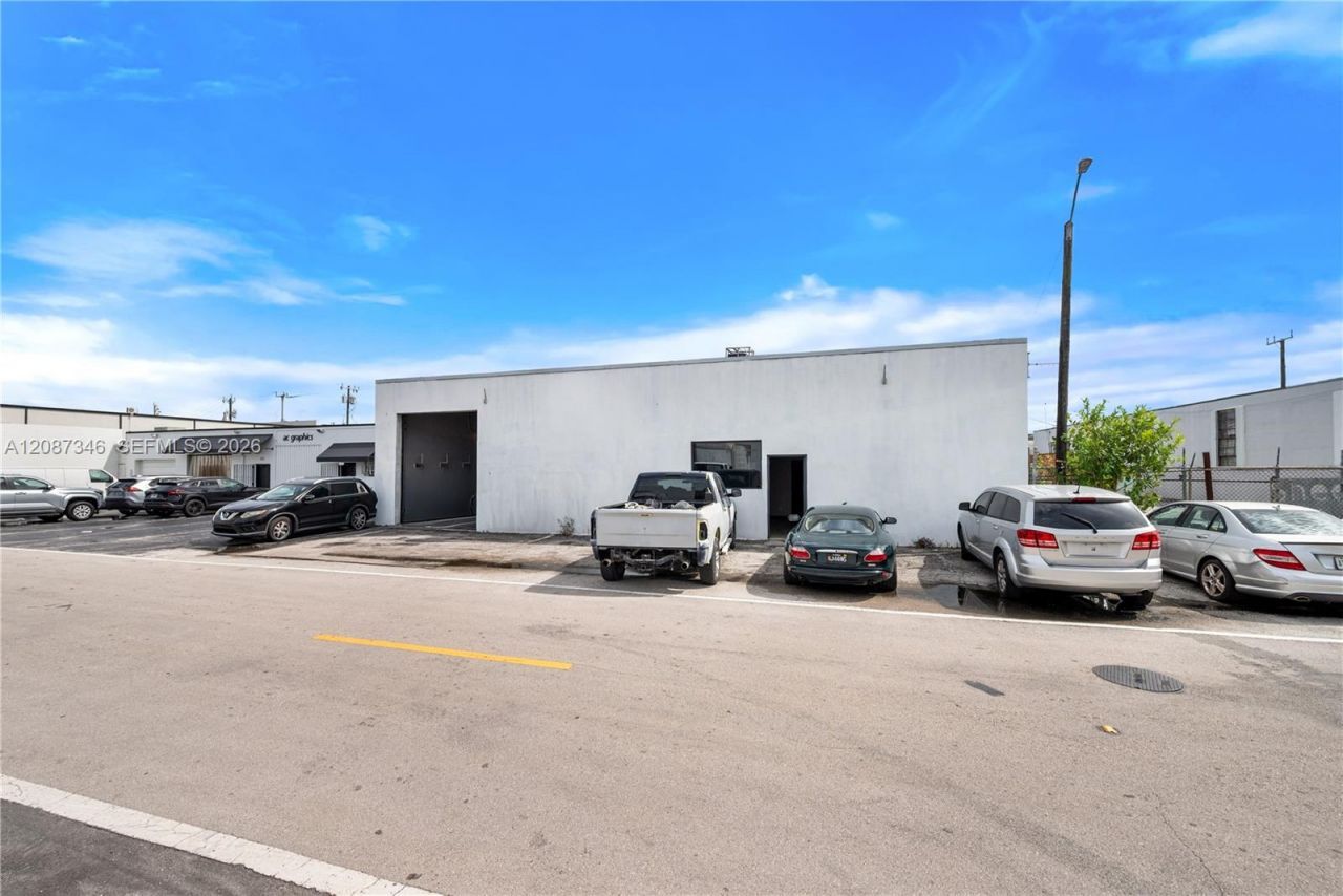 1050 E 24th St, Hialeah, FL 33013 Photo