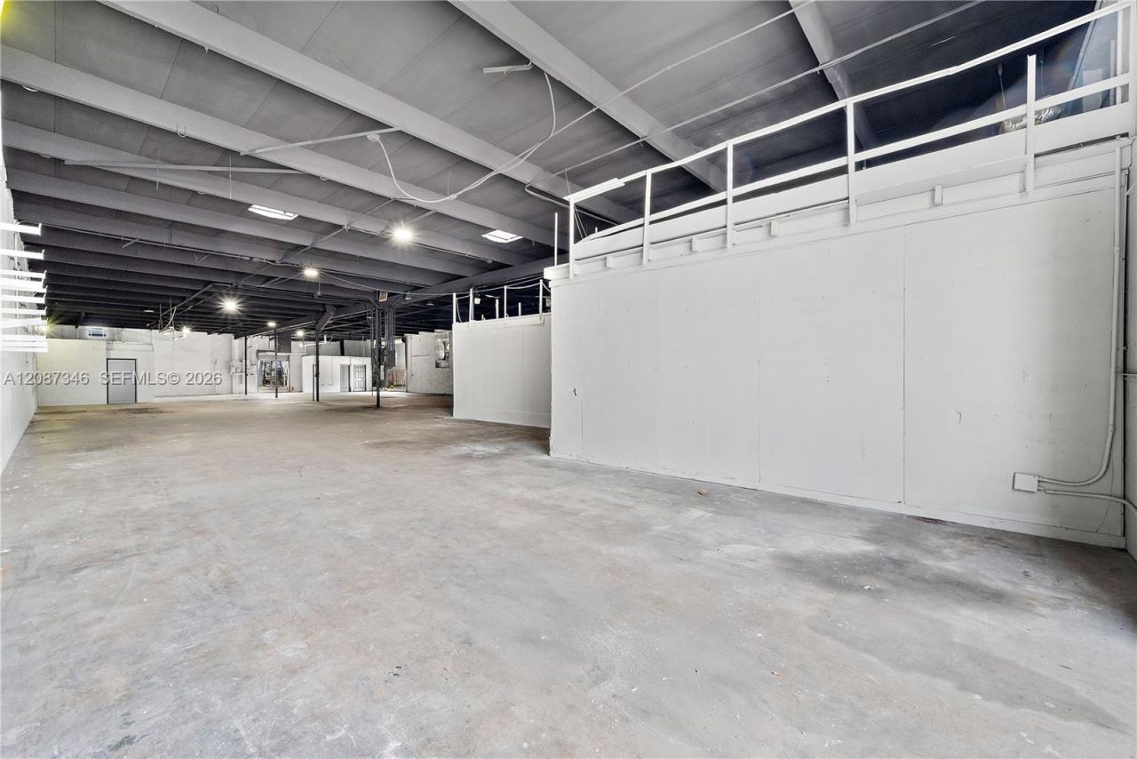 1050 E 24th St, Hialeah, FL 33013 Photo